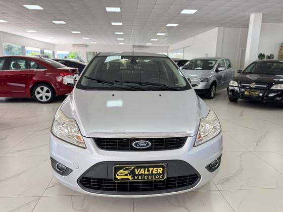 FORD FOCUS 2.0 GLX SEDAN 16V FLEX 4P MANUAL FORD FOCUS 2.0 GLX SEDAN 16V FLEX 4P MANUAL